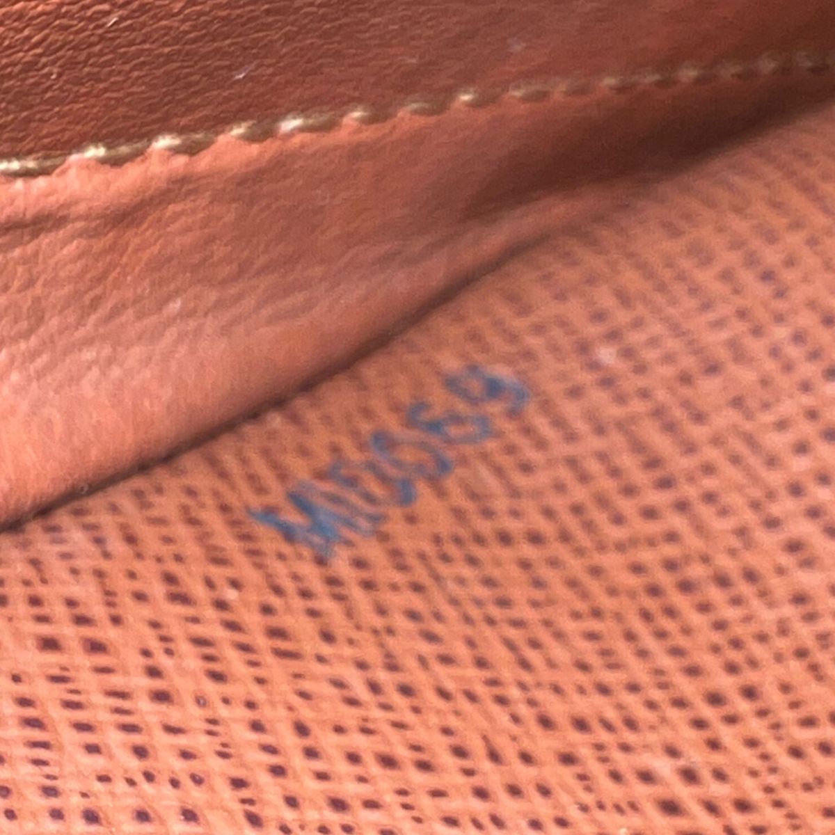 ルイヴィトン LOUIS VUITTON モノグラム コンパクト二つ折り財布 ルイヴィトン LOUIS VUITTON モノグラム コンパクト二つ折り財布