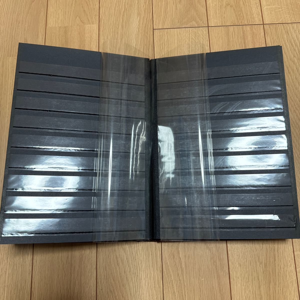ストックブック 大容量　ドイツ　切手収納アルバム　茶色　黒台紙16枚32ページ9段　縦約30.5cm横約22.5cm _画像10