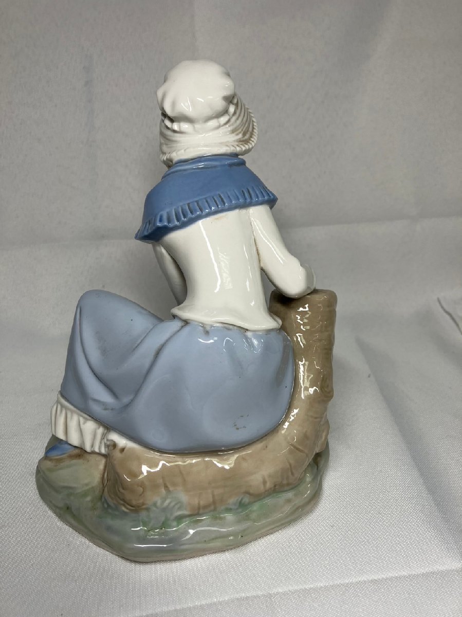 【中古品】『2-013』LLADRO リヤドロ 少女と猫　陶器人形_画像4