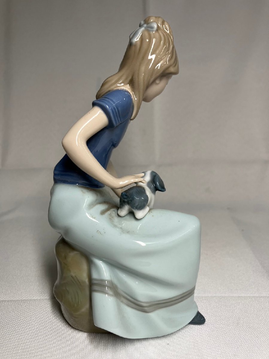 【中古品】『2-016』LLADRO リヤドロ 少女と犬　陶器人形_画像4