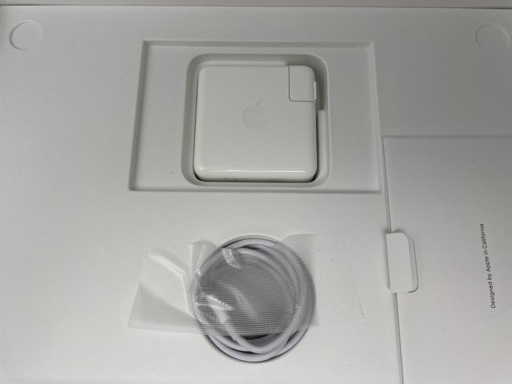 M911【美品】 充放電回数7回 MacBook Pro 2019 16インチ SSD 1TB 2.3GHz Intel Core i9 MVVM2J/A_画像6