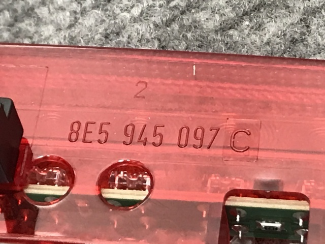 新品!A4(B6/B7) 8E系 純正 ハイマウントストップランプ/テールランプ/ライト/レンズ LED 8E5 945 097 8E5945097C アウディ(134563)_画像7