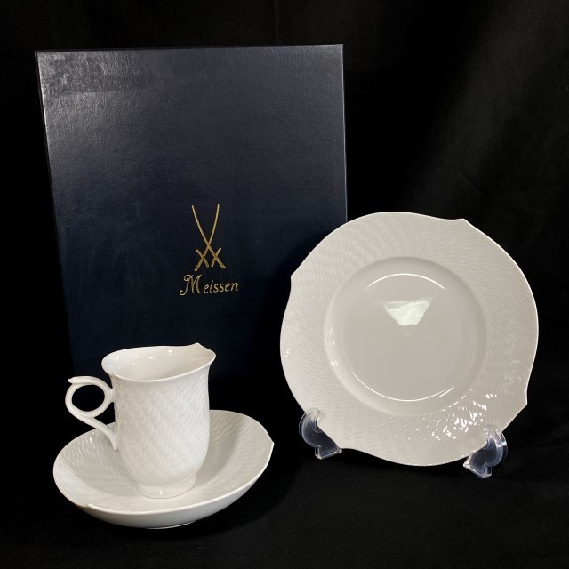 【極美品 Meissen】マイセン 波の戯れ コーヒーカップ ソーサー ケーキ皿 3ピースセット C&S ホワイト 磁器 テーブルウェア 箱付き J1131