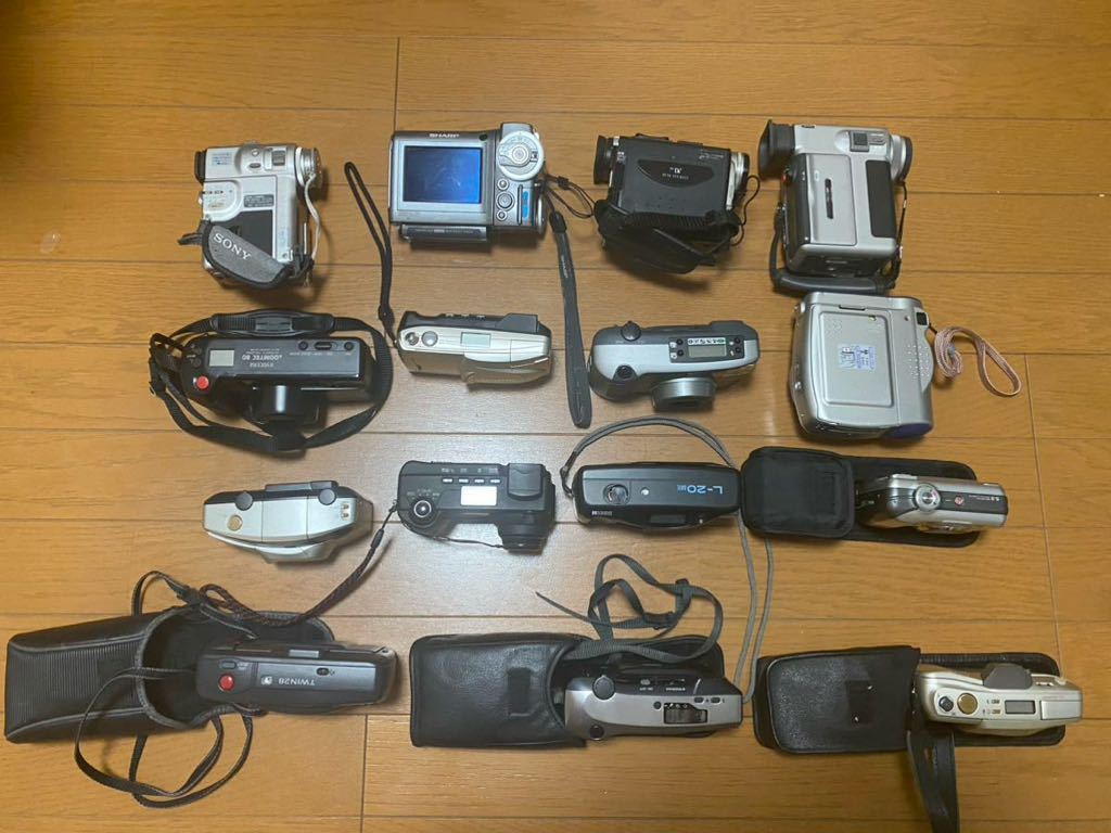 デジカメまとめ売り 15個Nikon OLYMPUS SHARP SONY FUJIFILM MINOLTA KONICA KYOCERA RICOHコンパクトデジタルカメラジャンク品_画像4