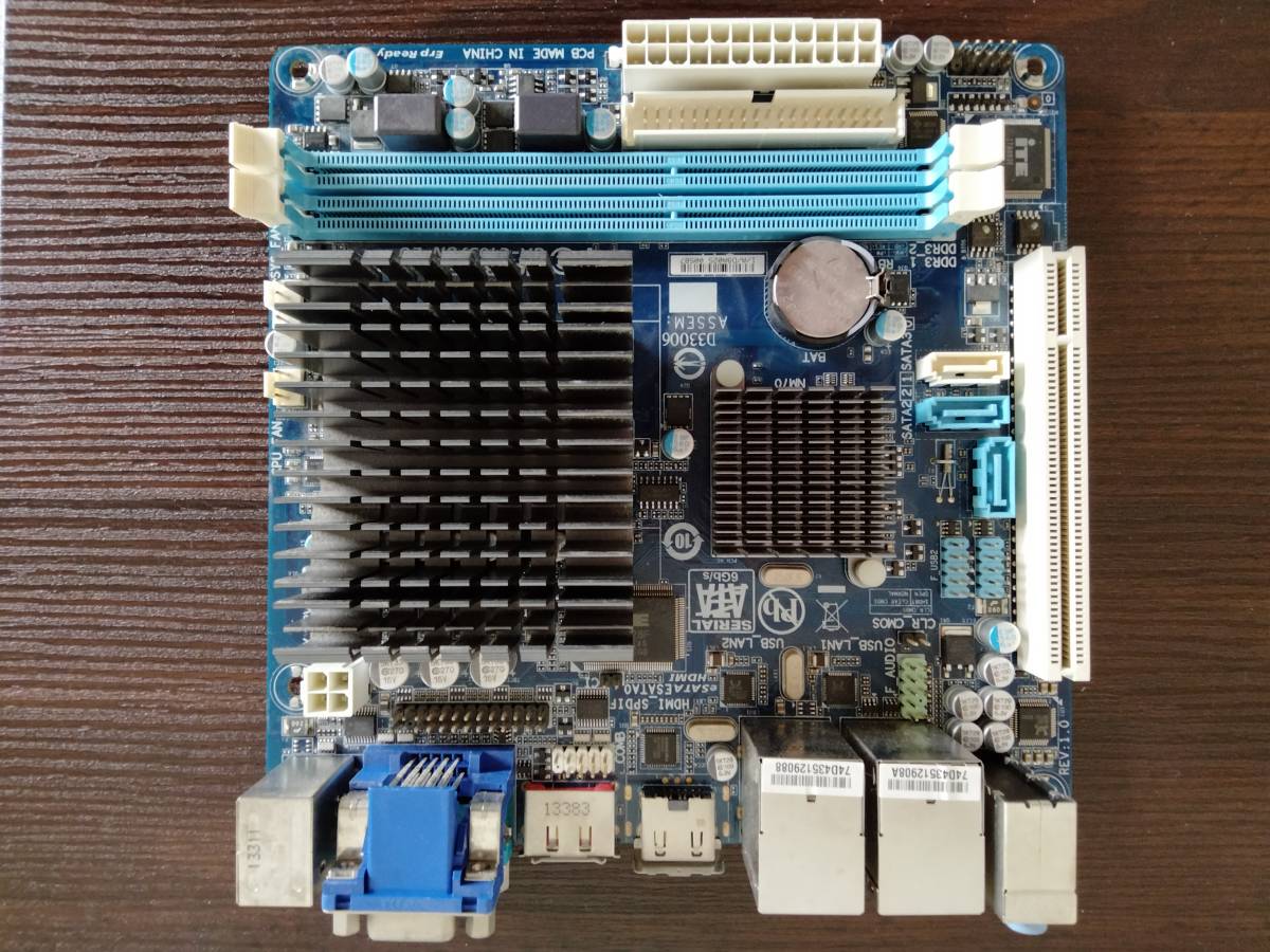 GIGABYTE ファンレス Mini ITXマザーボード GA-C1037UN-EU_画像1