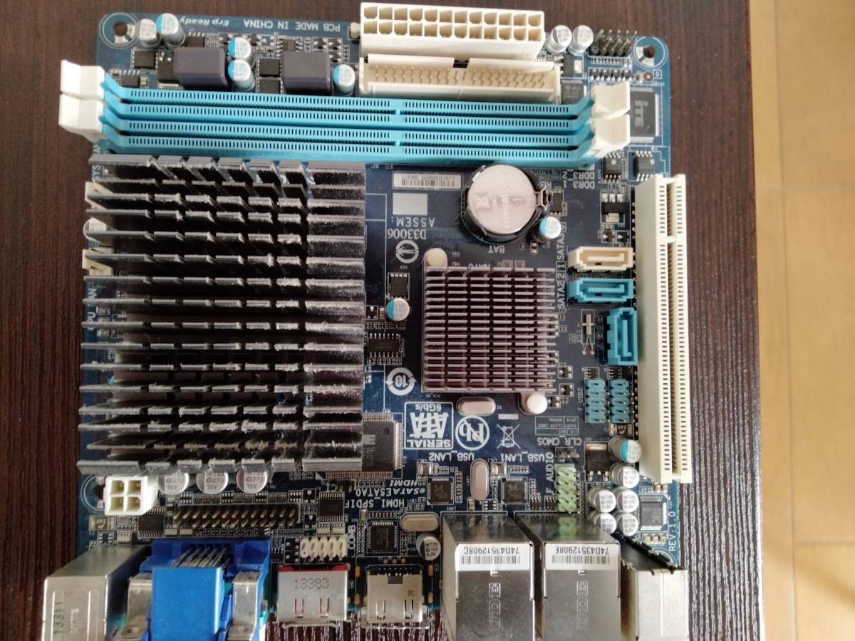 GIGABYTE ファンレス Mini ITXマザーボード GA-C1037UN-EU_画像3