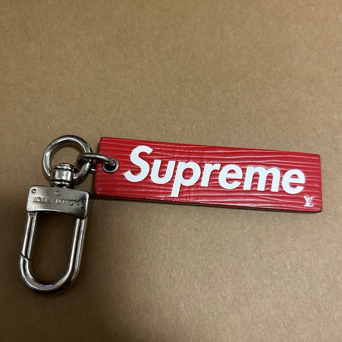 シュプリーム ルイヴィトン  Charm  チャームキーホルダー  Supreme louis vuitton MP2074