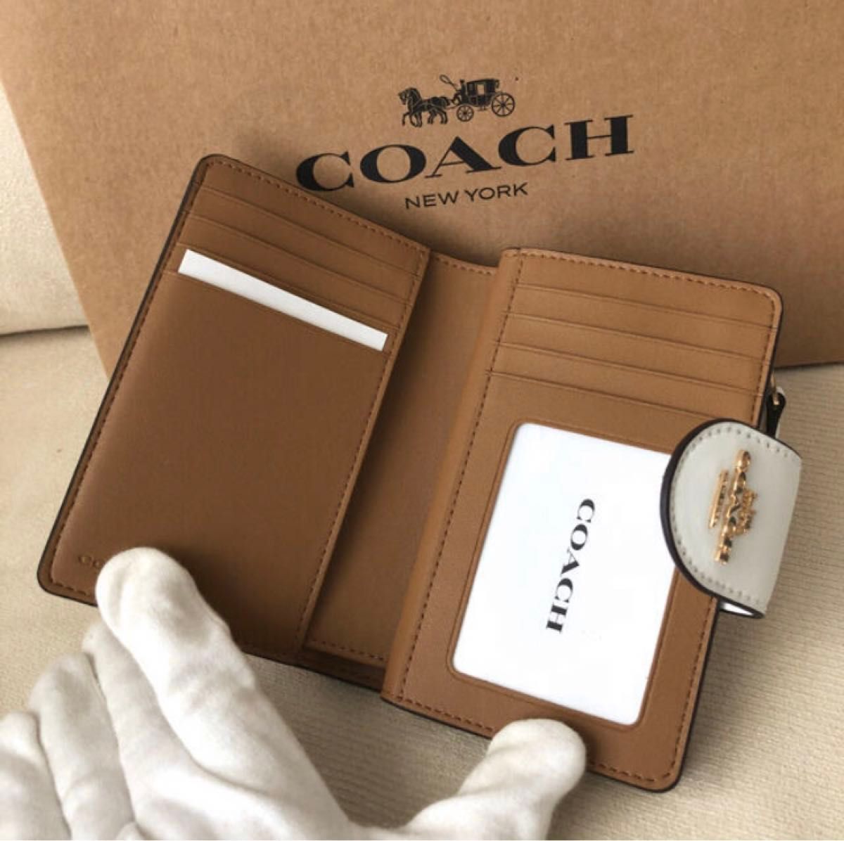 新品 COACH コーチ 定価44,000円 二つ折り財布 チョーク／グレイシャーホワイト