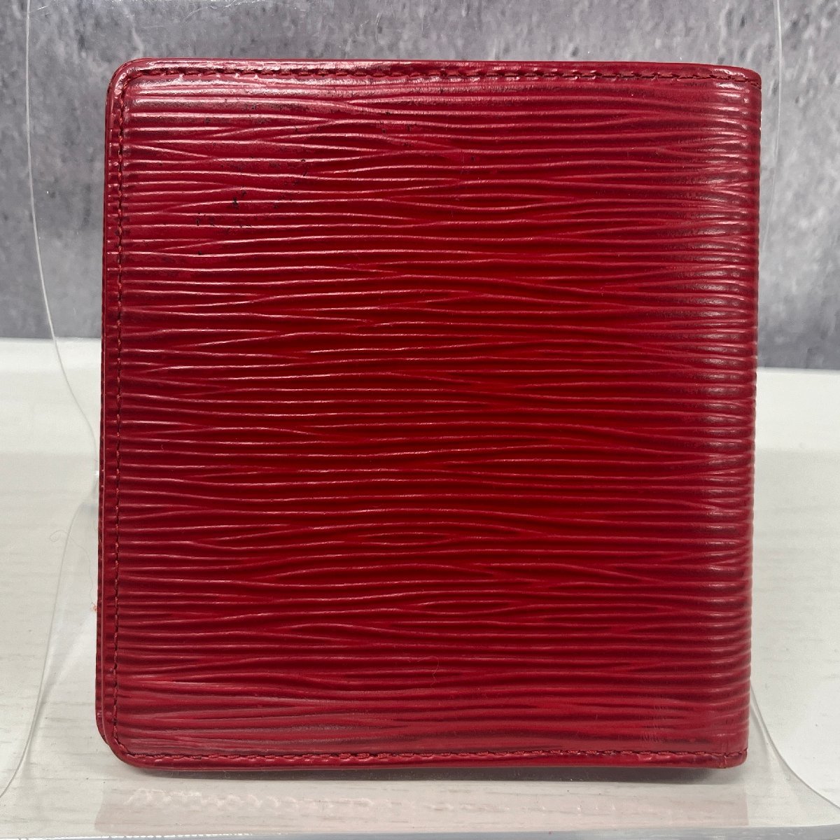 ◎M196 Louis Vuitton エピ ポルトビエ6カルトクレディ エピルージュ 二つ折り財布 (rt)_画像2