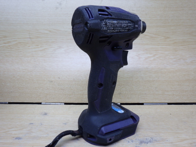 中古 マキタ makita 18V充電式インパクトドライバー TD172DZ パープル 本体のみ ケース付き 新でん_画像2