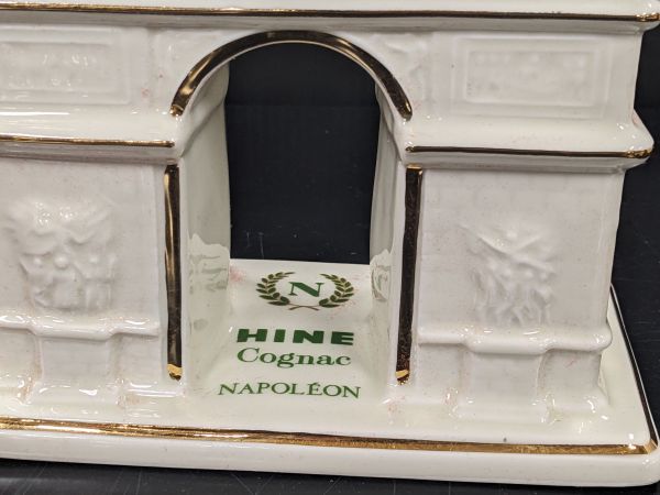 未開栓 HINE NAPOLEON ハイン ナポレオン ブランデー 約1579g 凱旋門 陶器ボトル 白/ホワイト 箱・替え栓 洋酒 古酒（M6824）_画像5