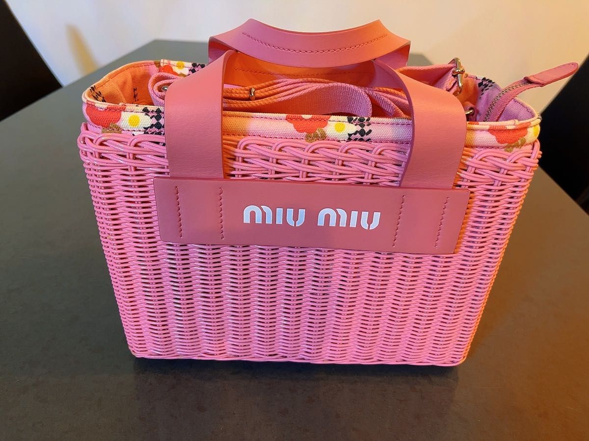 ミュウミュウ MIUMIU かごバッグ ピンク|Yahoo!フリマ(旧 ミュウミュウ MIUMIU かごバッグ ピンク|Yahoo!フリマ(旧
