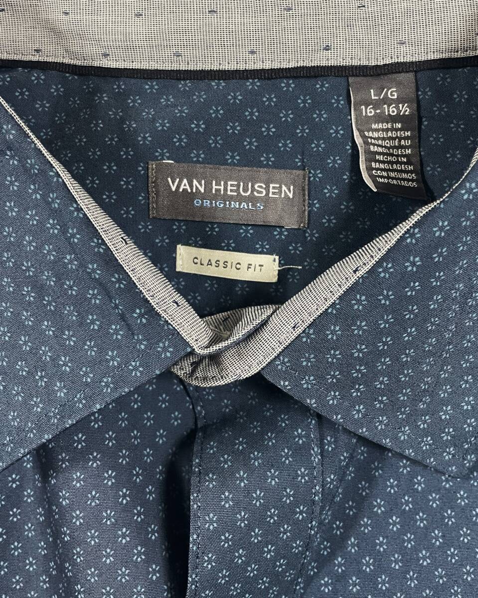 E-1217 本場アメカジ輸入古着シャツ VAN HEUSEN　ネイビーに小花柄　長袖シャツ　L (US-FIT) _画像4