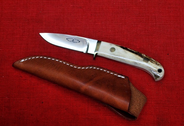 No.LV-100/Stag シルバーハンター 鹿角柄・皮革ケース・8A-Stainless steel Blade:7cm ・Overall:19cm YOSHI-Brandの画像2