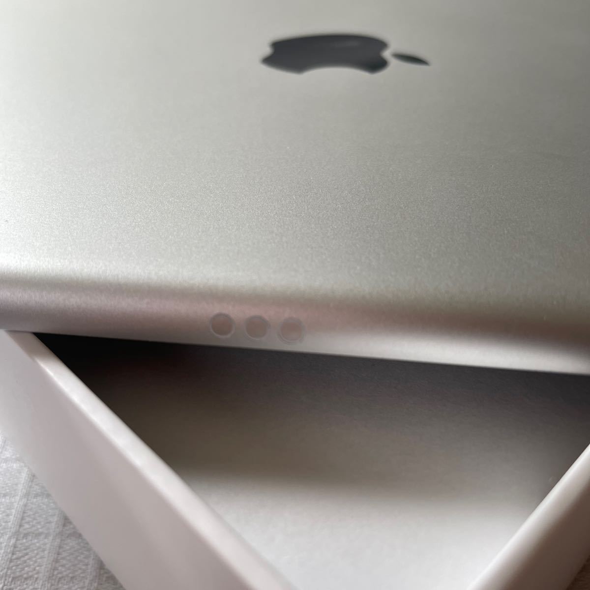 Apple iPad 10.2インチ 第9世代 Wi-Fi 64GB 2021年秋モデル MK2L3J/A [シルバー] 美品ですが難ありジャンク_画像7