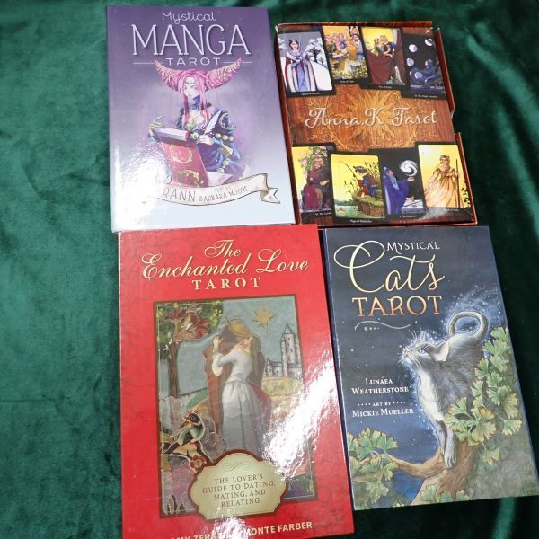 [ｄ0]英語版タロットカード７点まとめてセットC MYSTICAL CAT MANGA TAROT THE ENCHANTED TAROT BLACK&GOLD GOLDEN TAROT_画像2