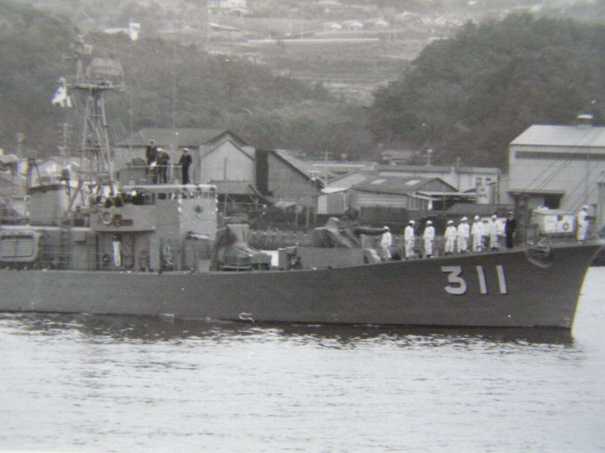 (J51)61 写真 古写真 船舶 海上自衛隊 自衛艦 311 護衛艦 軍艦_画像2