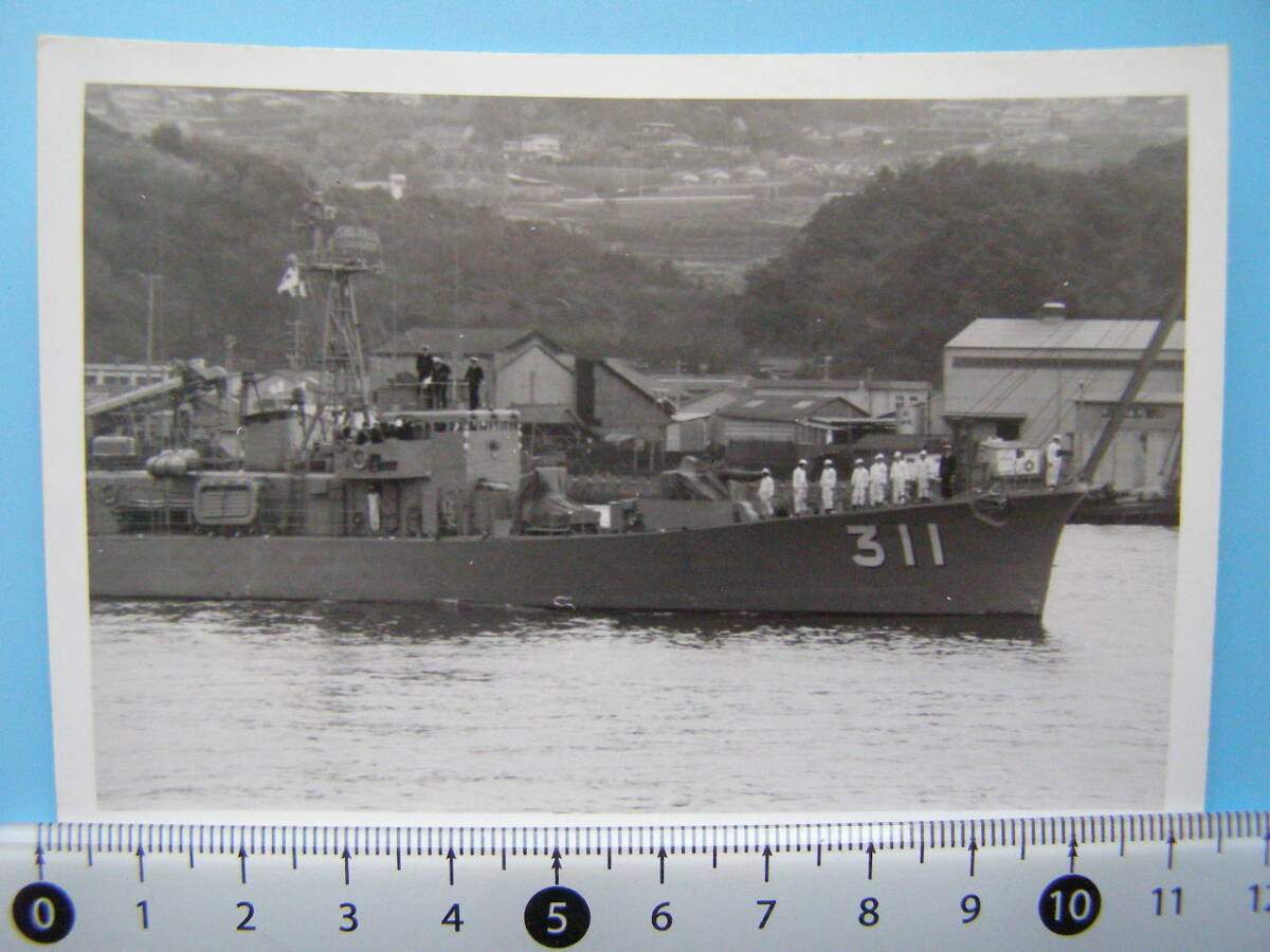 (J51)61 写真 古写真 船舶 海上自衛隊 自衛艦 311 護衛艦 軍艦_画像1