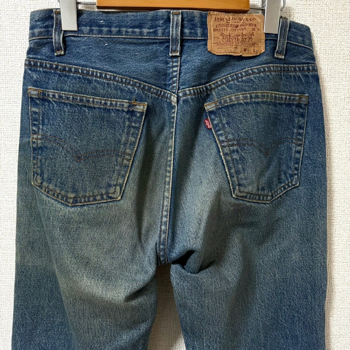 (^w^)b USA製 LEVI'S Levi's リーバイス 501 80s 90s ヴィンテージ デニム ジーパン パンツ 赤タブ ボタンフライ 脇割 ダメージ W31 7977EE_画像4