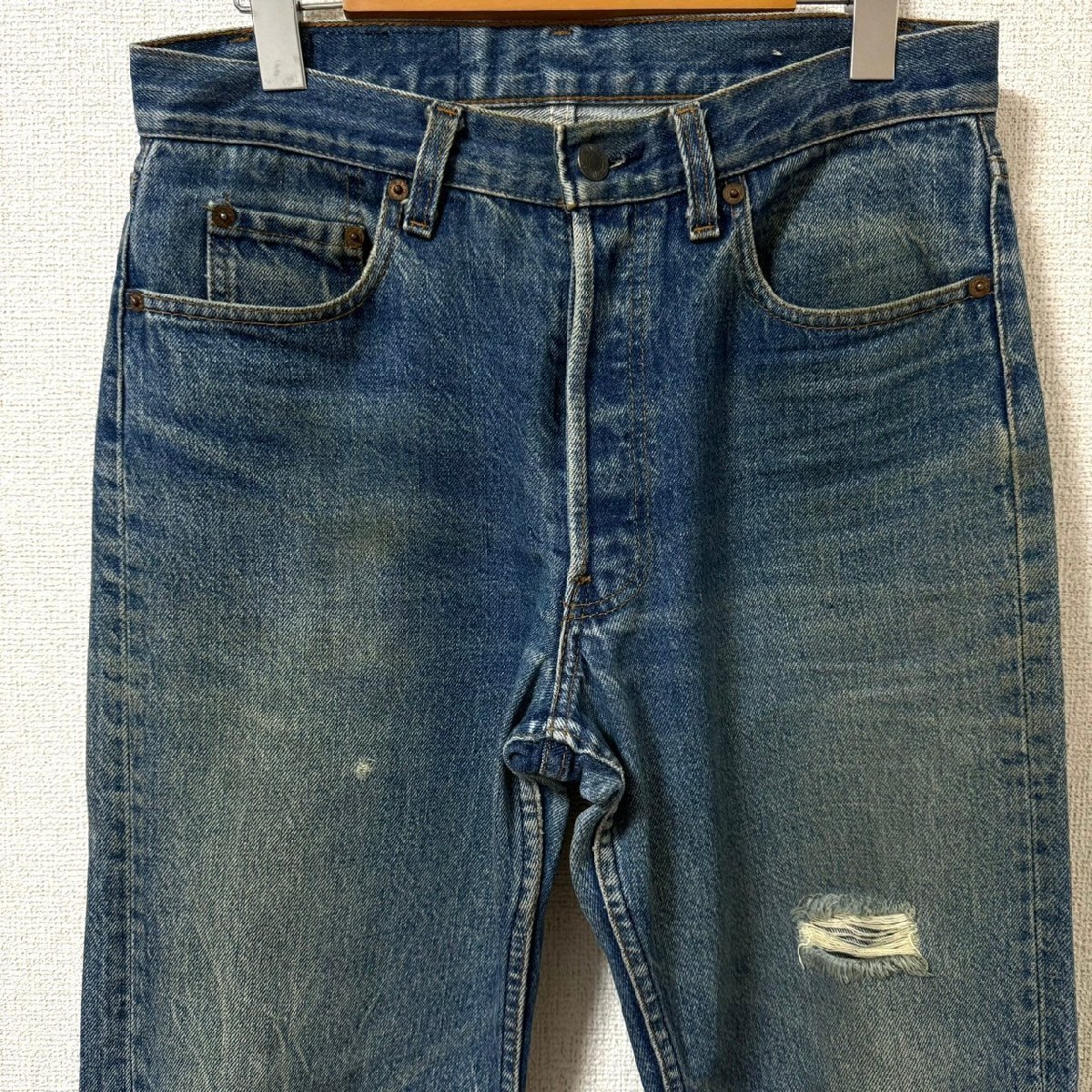 (^w^)b USA製 LEVI'S Levi's リーバイス 501 80s 90s ヴィンテージ デニム ジーパン パンツ 赤タブ ボタンフライ 脇割 ダメージ W31 7977EE_画像3