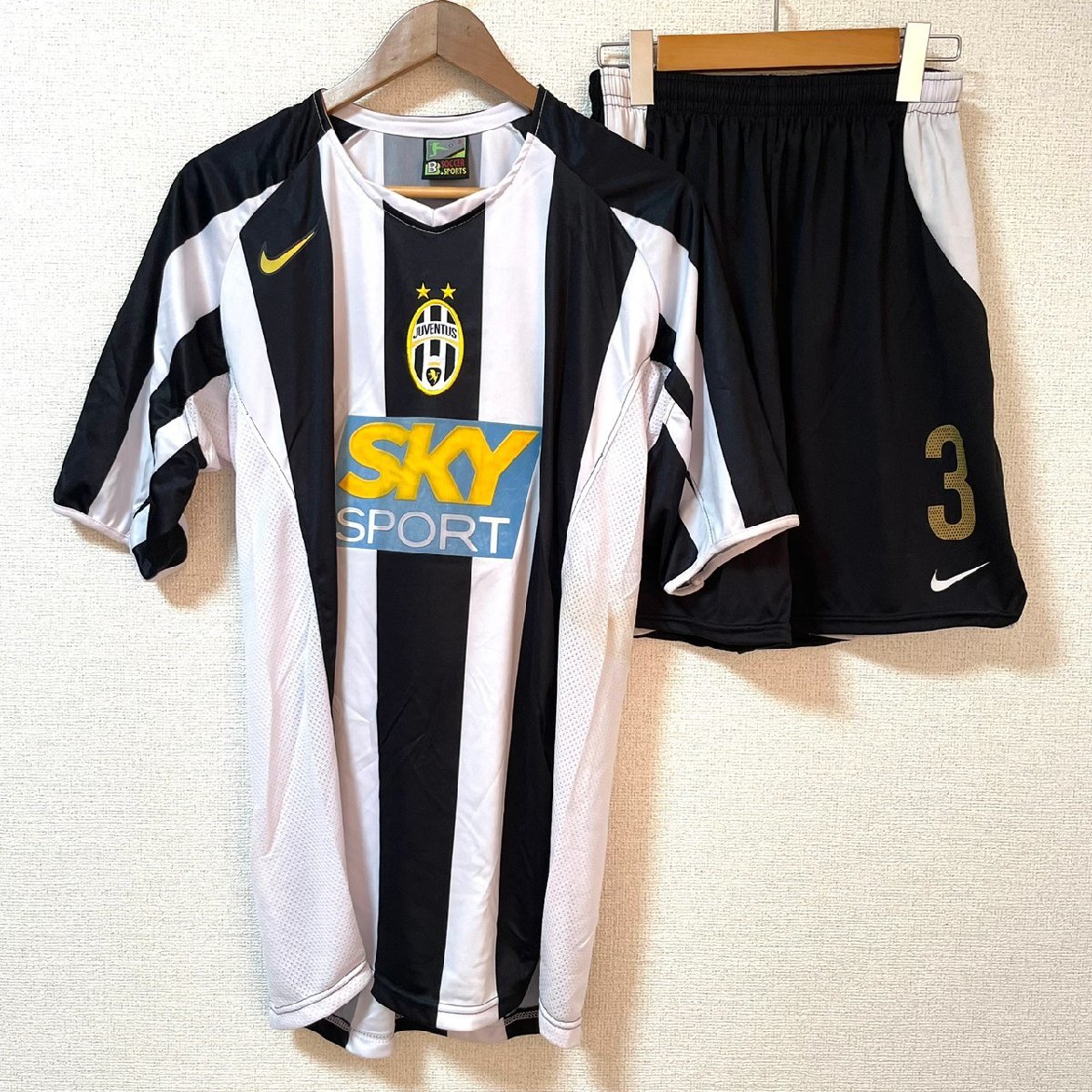 (^w^)b ユヴェントス 背番号 3 ユニホーム 半袖 上下 セットアップ 黒×白 JUVENTUS SKY SPORT NIKE SOCCER SPORTS ロゴ セリエA 7297EEの画像1