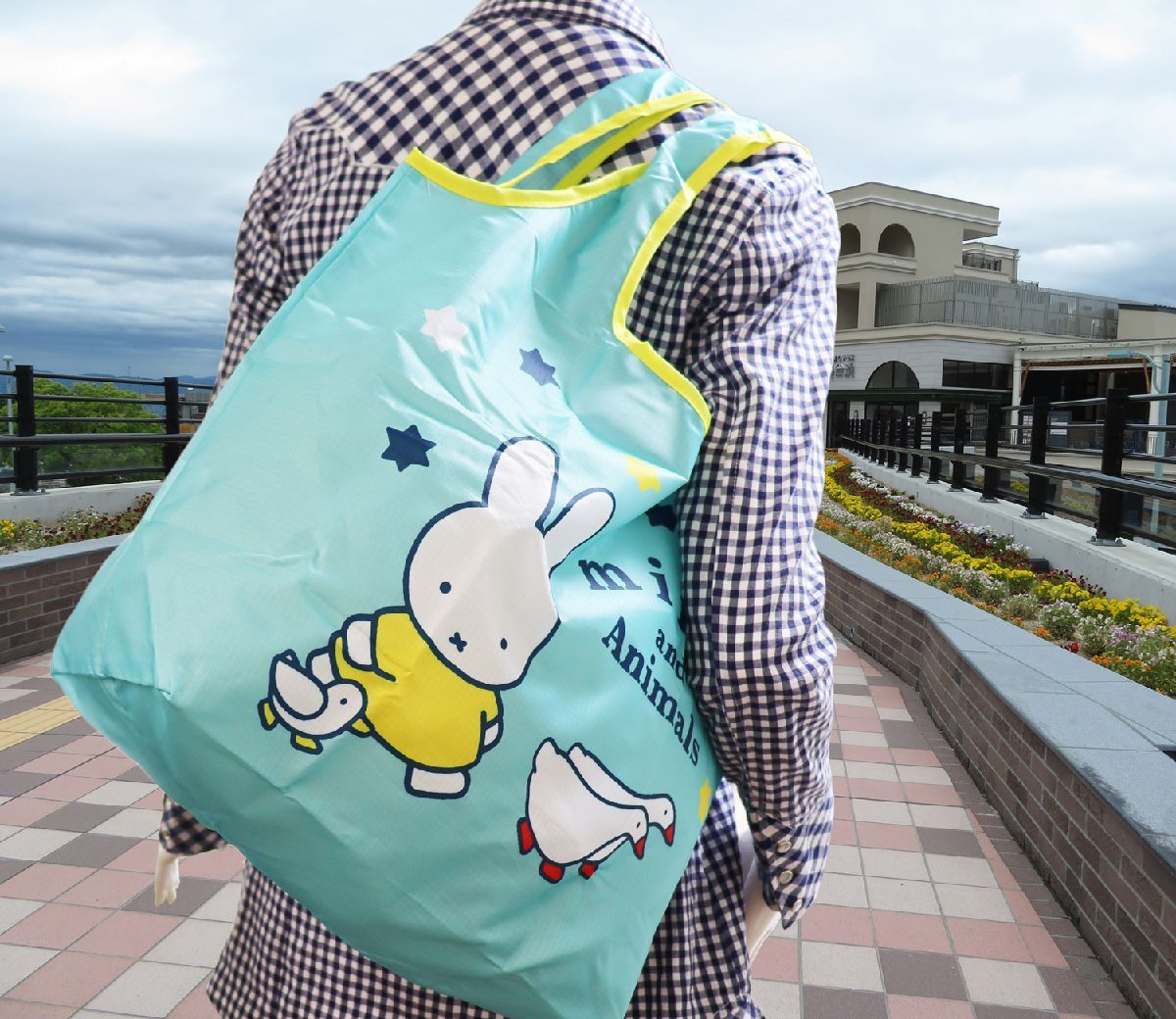 ミッフィー エコバッグ 折りたたみ Miffy くるくるショッピングバッグ プリント★ブルー新品【ネコポス発送（全国一律 220円 税込）】_画像4