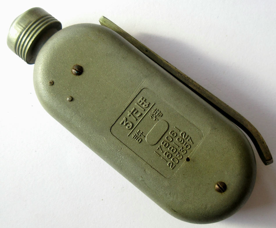 Yahoo!オークション - 旧日本軍 ほたる 懐中電灯 手動式 完動品 Yahoo!オークション - 旧日本軍 ほたる 懐中電灯 手動式 完動品