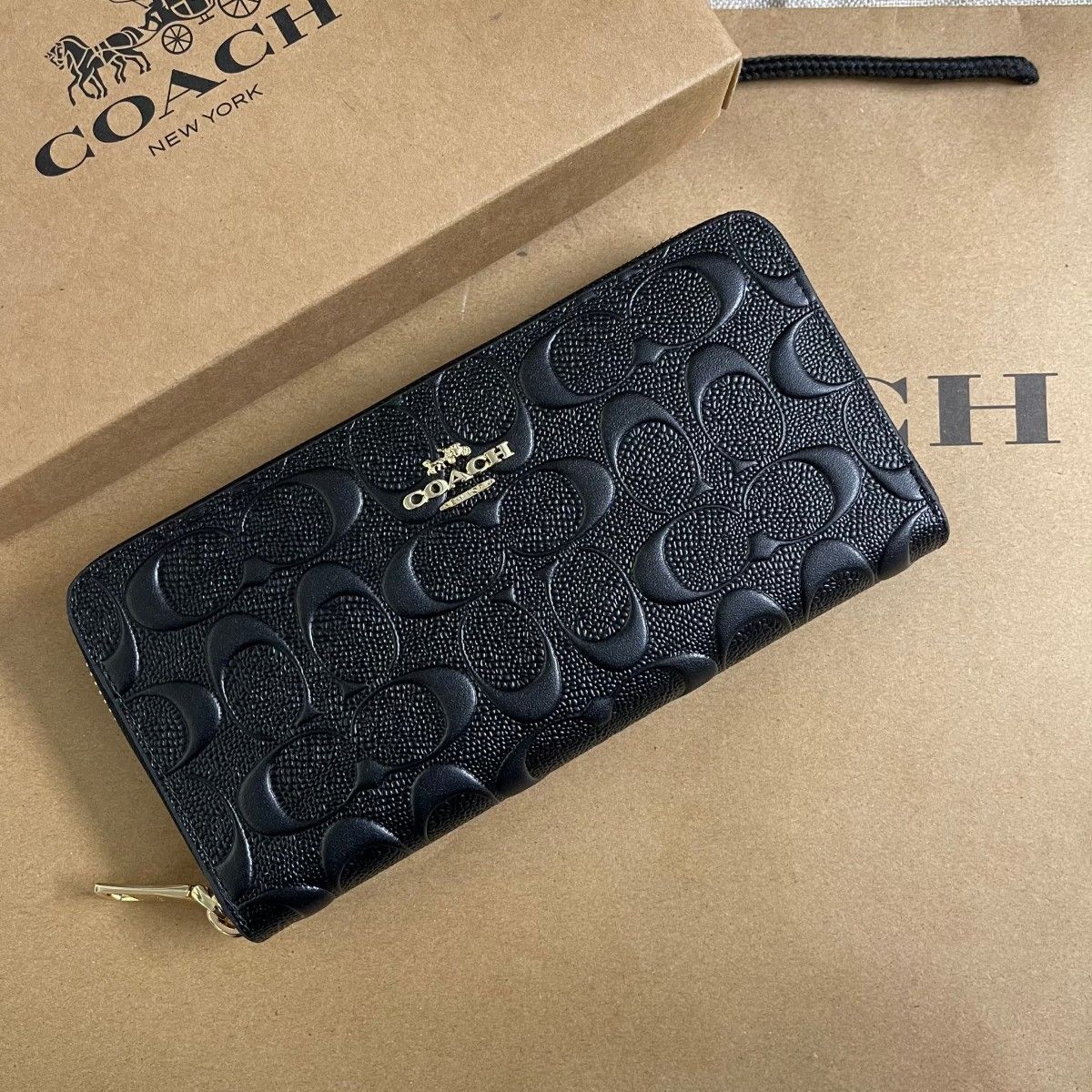COACH - COACH(コーチ) 長財布 シグネチャー柄 黒 ステッチ COACH - COACH(コーチ) 長財布 シグネチャー柄 黒 ステッチ