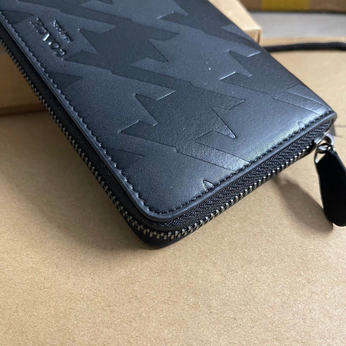 新品 COACHコーチ 長財布 ハウンドトゥース ラウンドジップ千鳥 新品 COACHコーチ 長財布 ハウンドトゥース ラウンドジップ千鳥