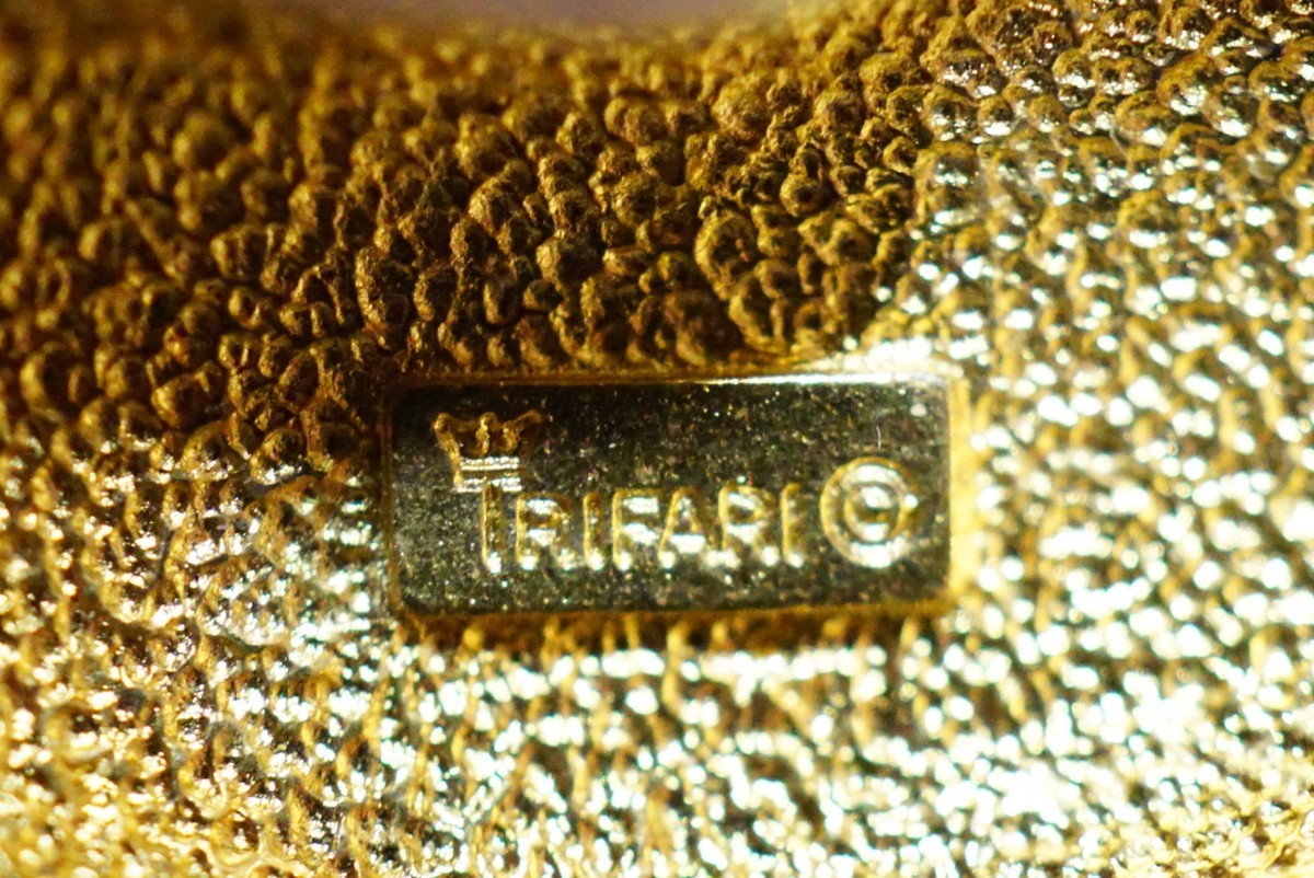 39 TRIFARI/トリファリ ペンダント ネックレス 海外 ブランド ヴィンテージ アクセサリー アンティーク trifari ゴールドカラー 装飾品_画像3