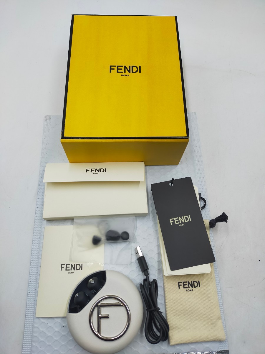 □FENDI フェンディ 7AR732 SFJ F0C88 ワイヤレスイヤホン _画像1