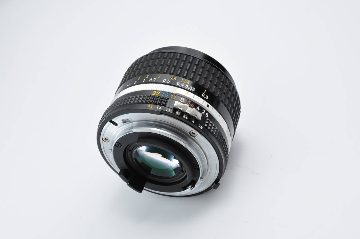 【極上美品】ニコン Nikon Ai-s AIS NIKKOR 24mm F2.8 単焦点レンズ Fマウント Ai-S #0147_画像2