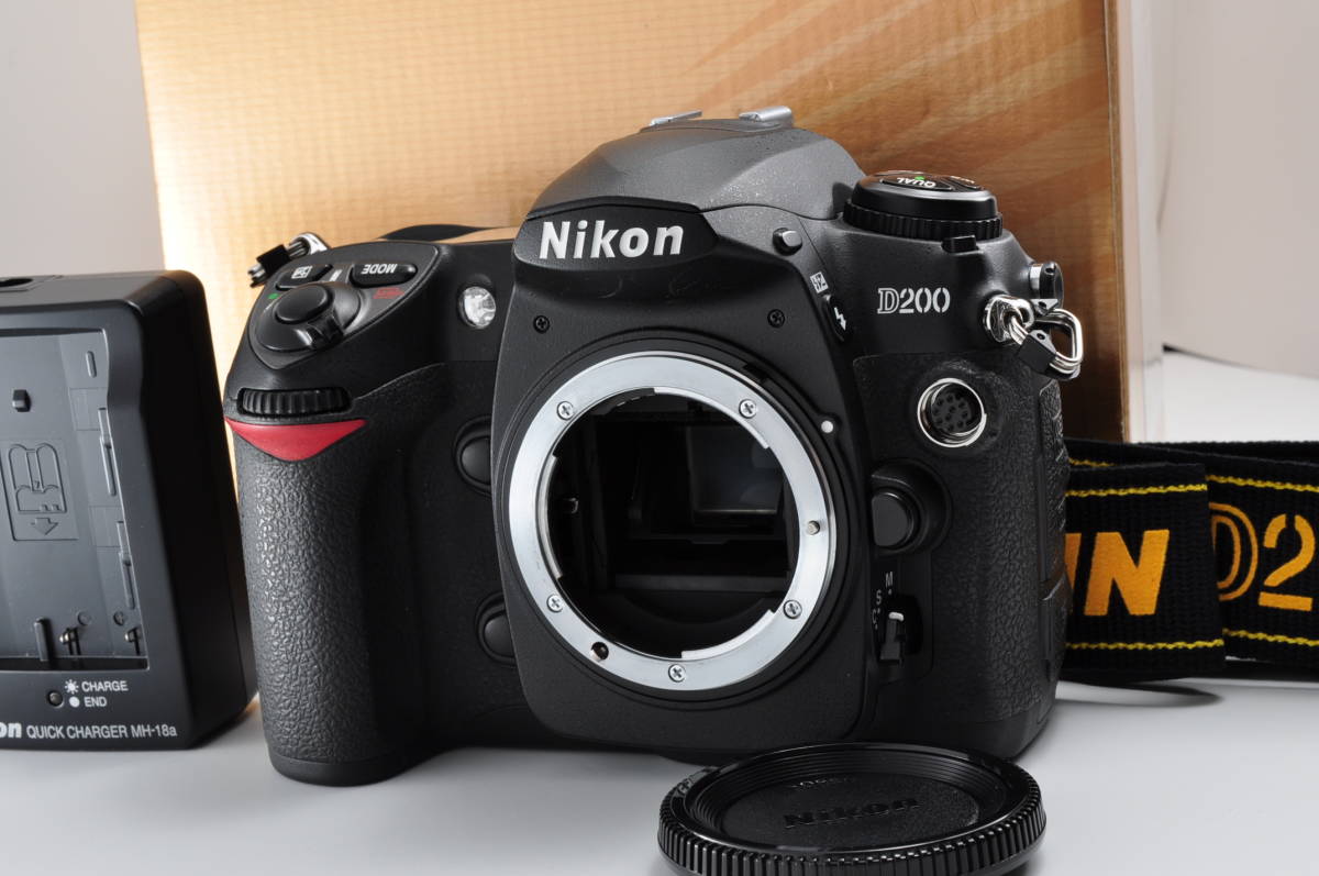 【極上美品】ニコン Nikon D200 デジタル 一眼レフカメラ シャッター数4,923 元箱付き #0139_画像1