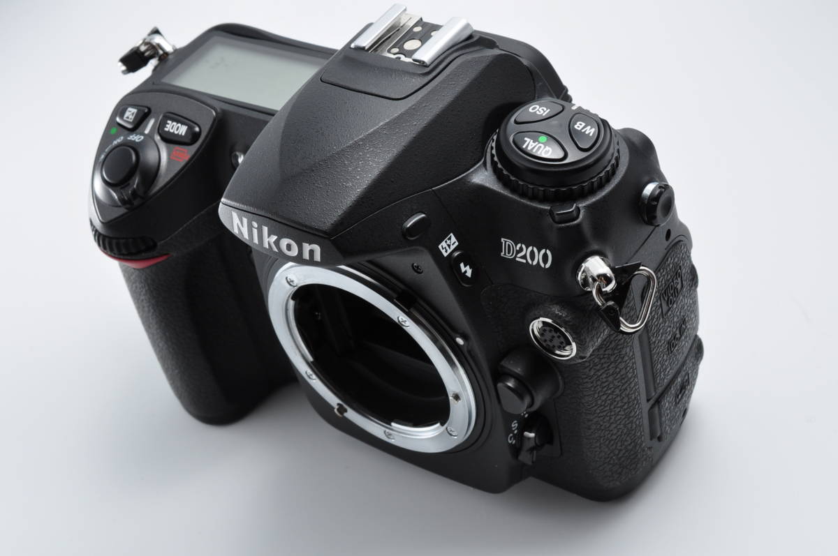 【極上美品】ニコン Nikon D200 デジタル 一眼レフカメラ シャッター数4,923 元箱付き #0139_画像2