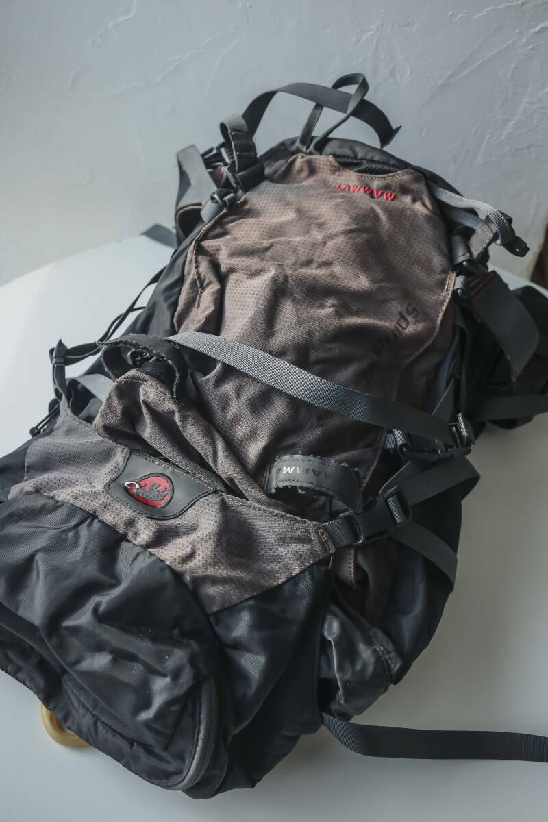 C-24 MAMMUT マムートspindrift 40L !縦55ｘ横30ｘマチ20cm！かっこいい！_画像4