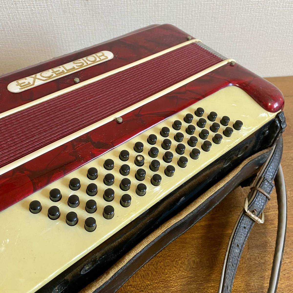  Vintage EXCEL SIOR accordion model 302 / Excel car - Italy made red keyboard instruments [ junk ][ present condition goods ]
