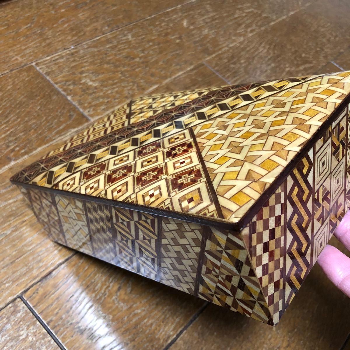 箱根・寄木細工の箱　伝統工芸品　鏡付き　宝石箱　小物入れ　アクセサリーボックス_画像9