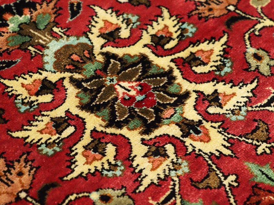 魁◆最高級ペルシャ絨毯 本物保証 イラン クム産 シルク100% 細密手織り 81万ノット 工房サイン有 197×137㎝_画像6