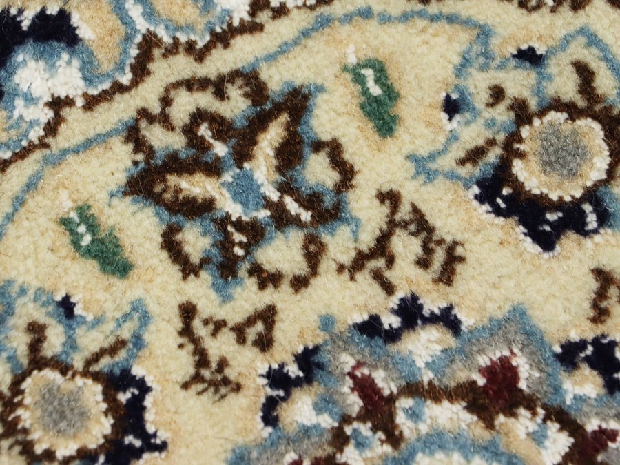 魁◆高級ペルシャ絨毯 ナイン産 手織り ウール100% 人気のグリーンメダリオン 136×89㎝ 品質保証書付_画像6