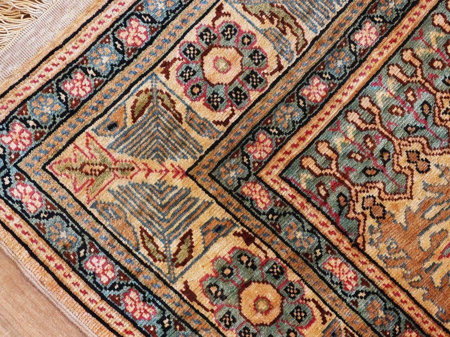 魁◆高級トルコ絨毯 カイセリ シルク100％ 手織り ミフラブ文様 107×66㎝ 　 ペルシャ絨毯_画像4