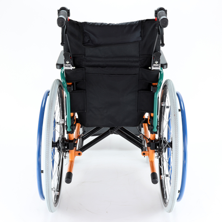 車椅子 車いす 車イス 軽量 コンパクト 自走式 スニーカー B104-AS カドクラ Mサイズ_画像5