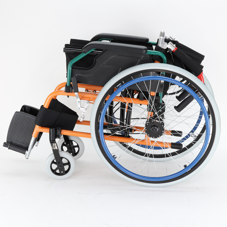 車椅子 車いす 車イス 軽量 コンパクト 自走式 スニーカー B104-AS カドクラ Mサイズ_画像7