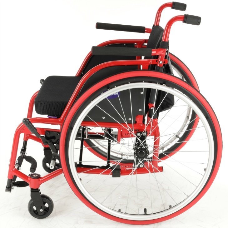 車椅子 車いす 車イス 軽量 コンパクト 自走式 スポーツ ノーチラス レッド H101-RD カドクラ Mサイズ_画像4