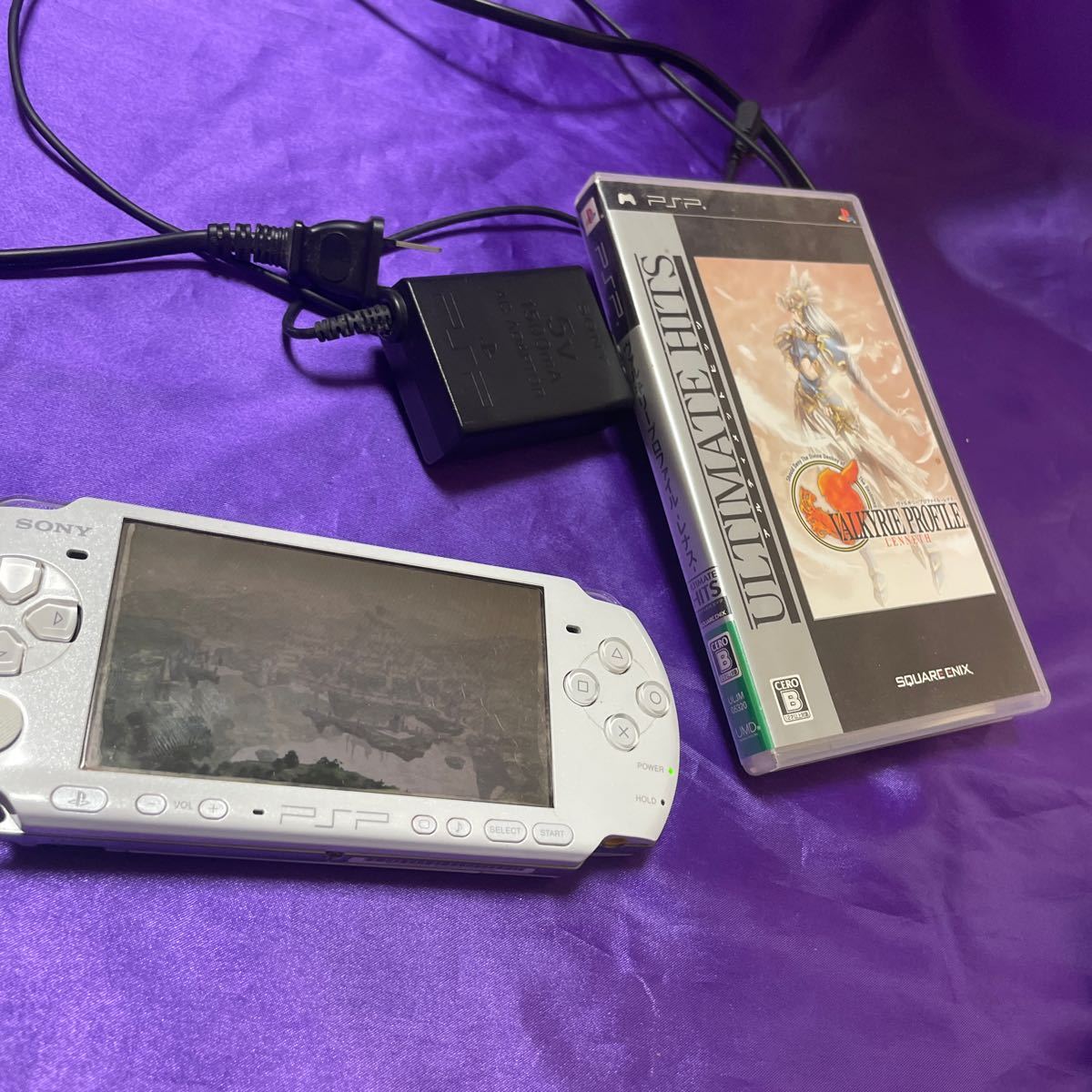 【中古良品】SONY PSP 3000充電器　人気ソフト付き_画像3