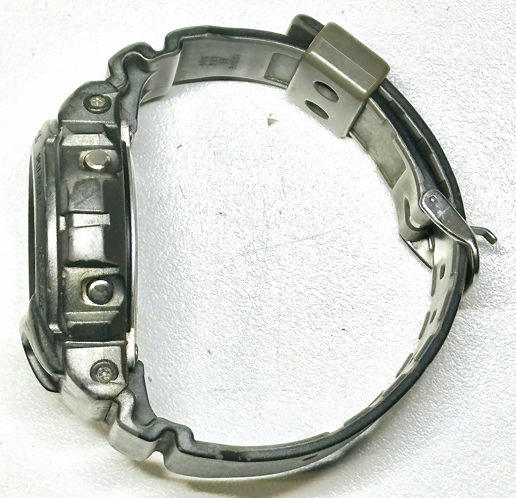 中古腕時計 カシオ Gショック CASIO DW-6900SB ガンメタ、修理前提のジャンク扱い_画像4