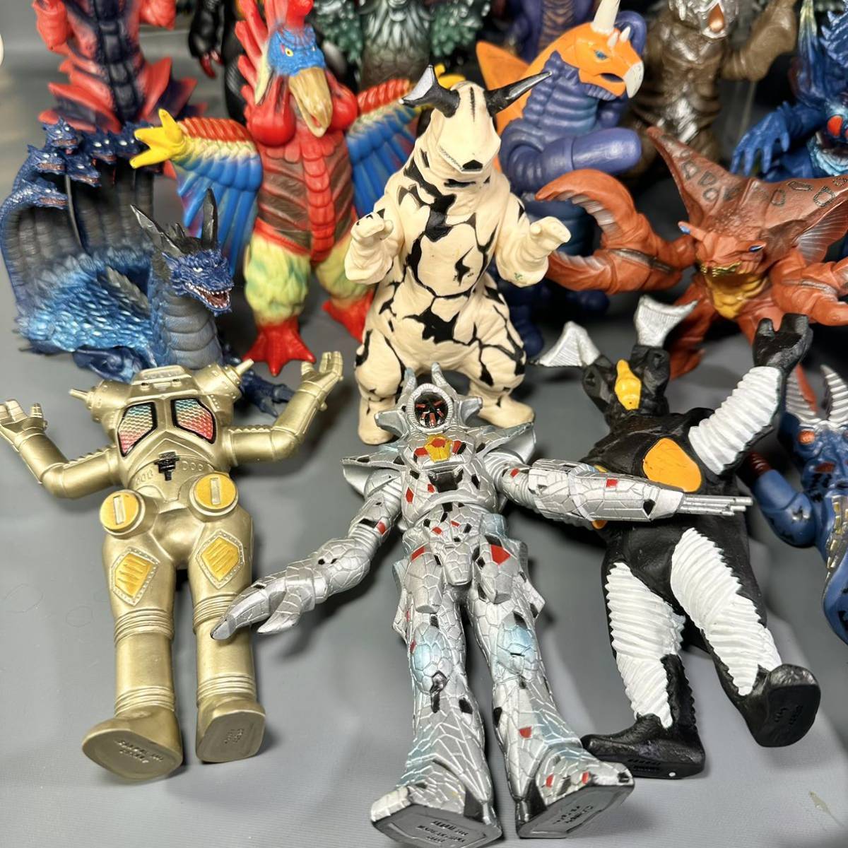 BANDAI ウルトラ怪獣 大量 セット ソフビ 人形 ゴルザ メカバルタン ゼットン 他1980年代〜2000年代/ビンテージ 昭和 フィギュア バンダイ _画像3
