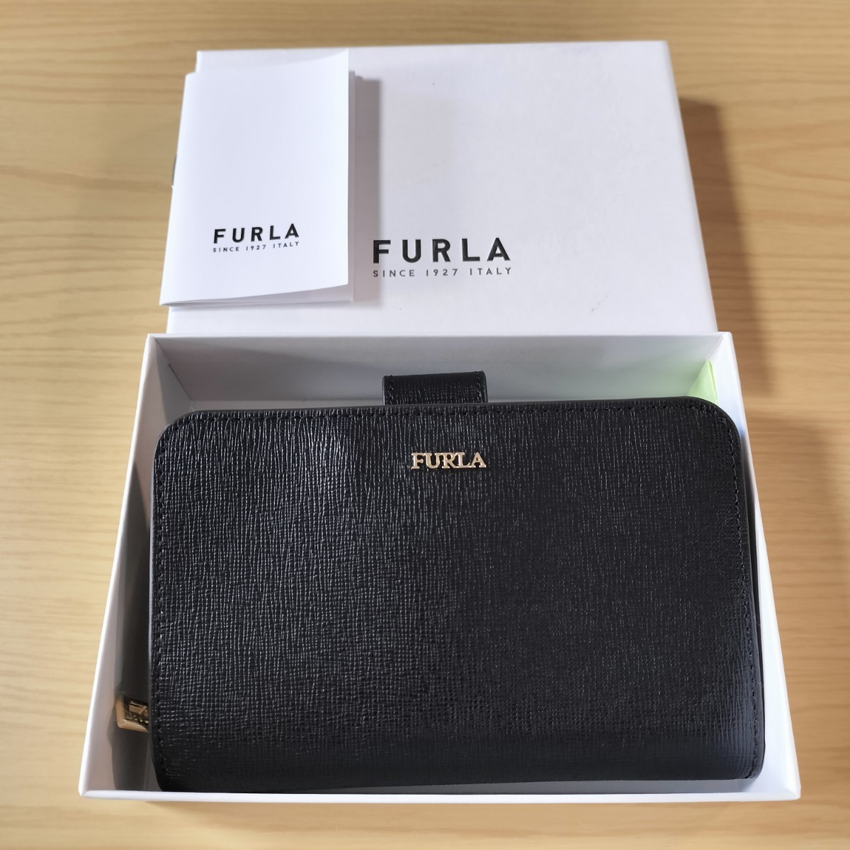 フルラ（FURLA）黒ブラック2つ折り財布　サイフ新品　未使用　箱付き
