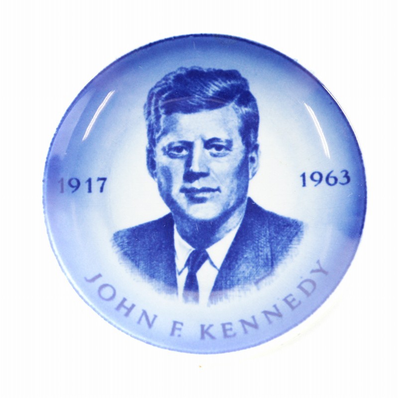 ロイヤルコペンハーゲン ROYAL COPENHAGEN 飾り皿 小皿 食器 John E. Kennedy 1917-1963 ケネディ大統領 ジョン・F・ケネディ 青 ブルー 白_画像1