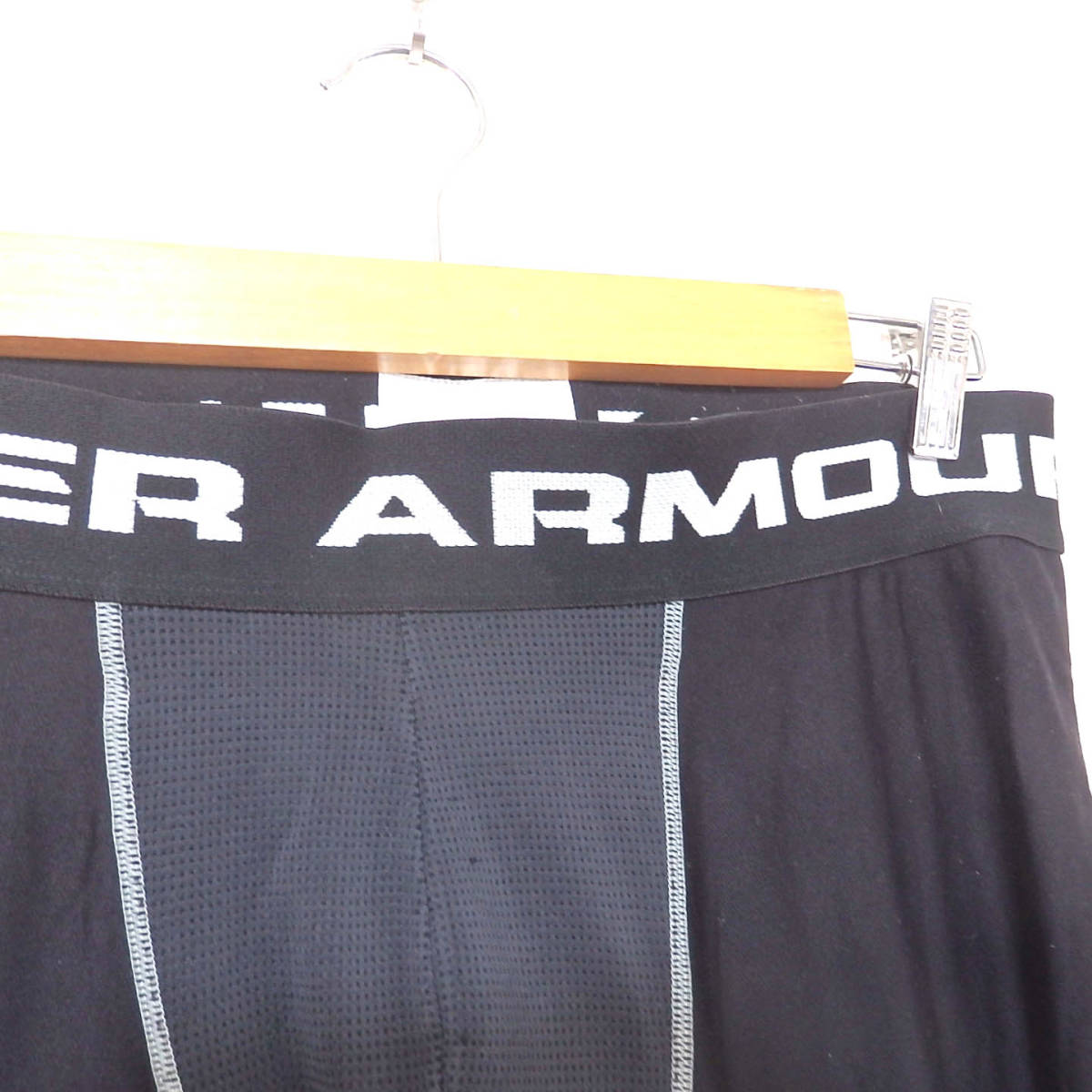 【送料無料】アンダーアーマースポーツレギンス/LGサイズ　黒　ヨレあり　難あり　メンズ　UNDER ARMOUR