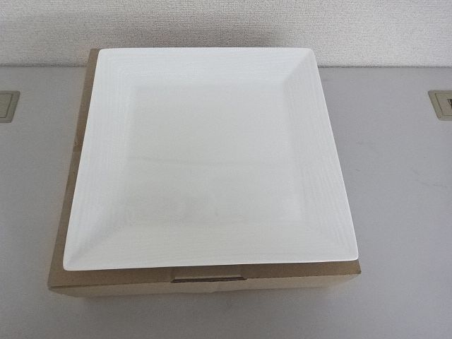 未使用・保管品★Noritake★ノリタケ　コニフェール　丸皿　約27.5㎝　4枚　コンジュント　角皿　約25.5㎝　4枚　電子レンジ・食洗器対応_画像6